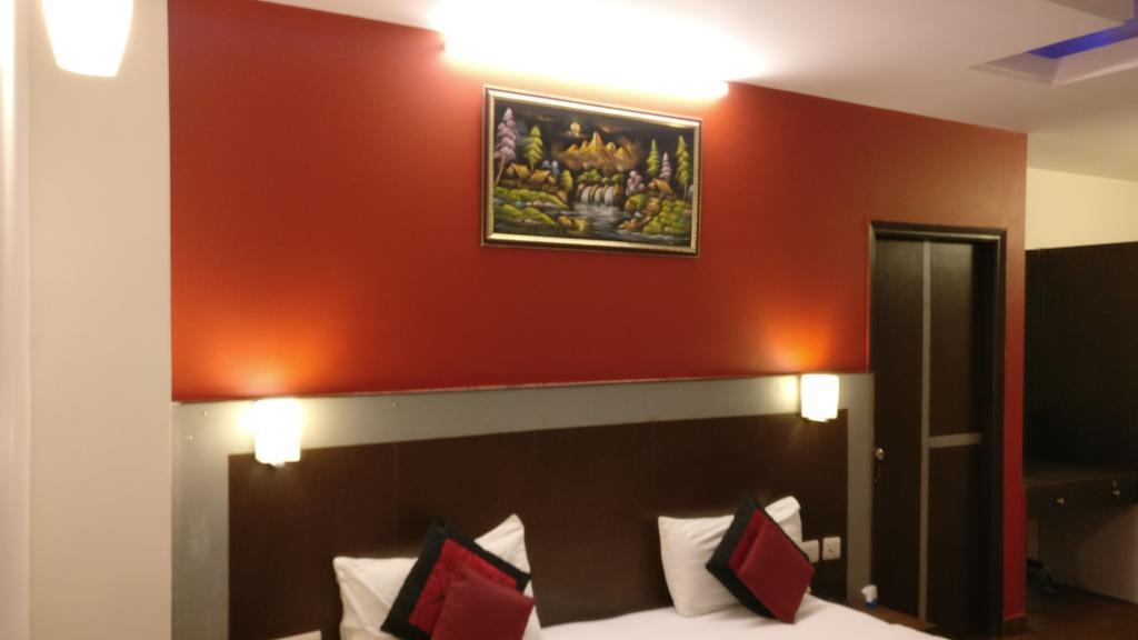 Airport Hotel Vishal Residency Нью-Дели Экстерьер фото