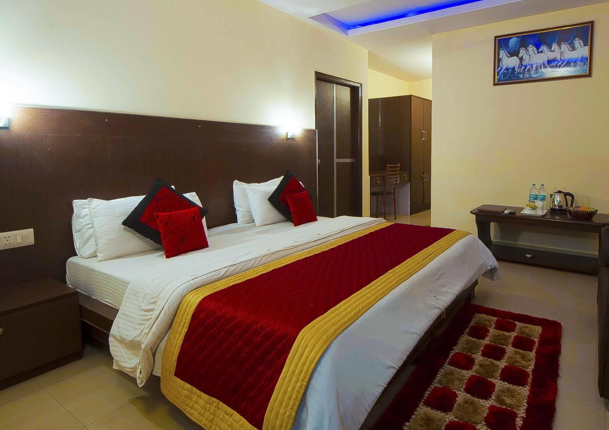 Airport Hotel Vishal Residency Нью-Дели Экстерьер фото