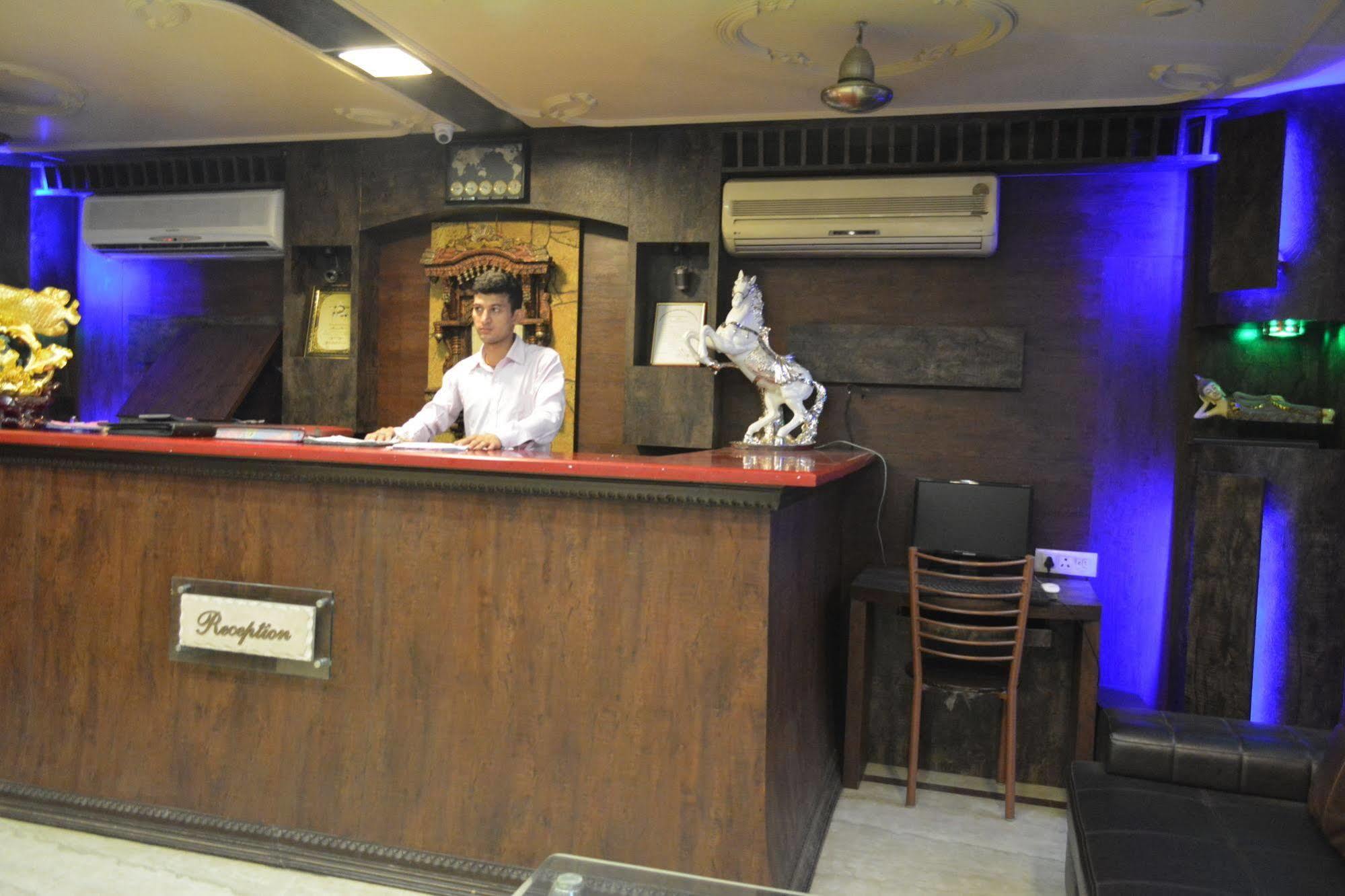 Airport Hotel Vishal Residency Нью-Дели Экстерьер фото