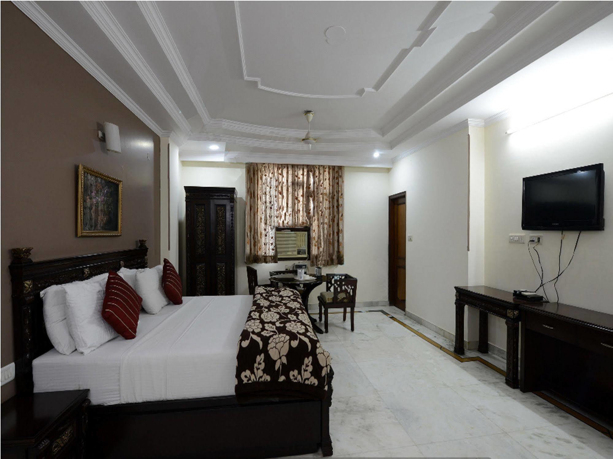 Airport Hotel Vishal Residency Нью-Дели Экстерьер фото