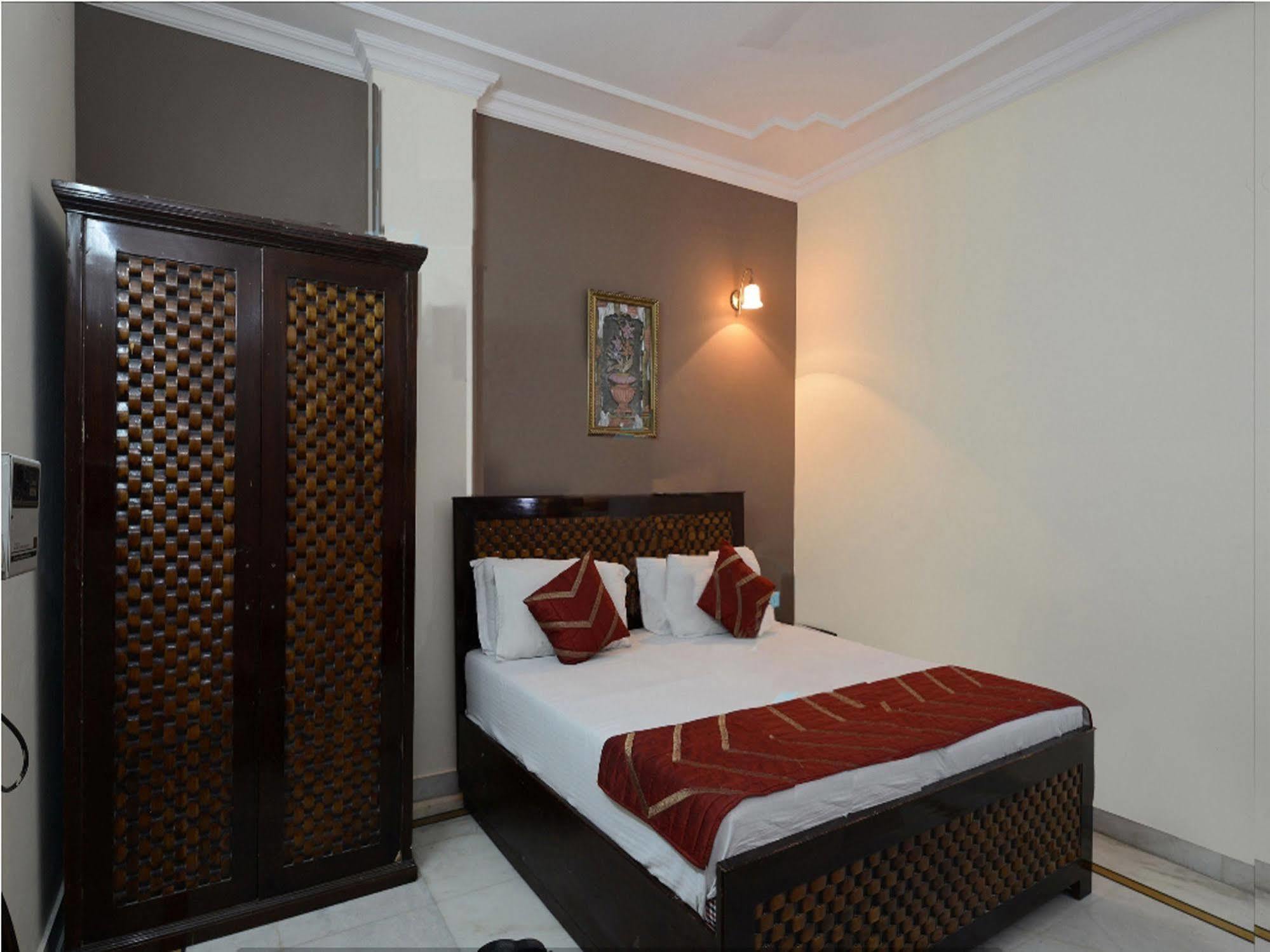 Airport Hotel Vishal Residency Нью-Дели Экстерьер фото